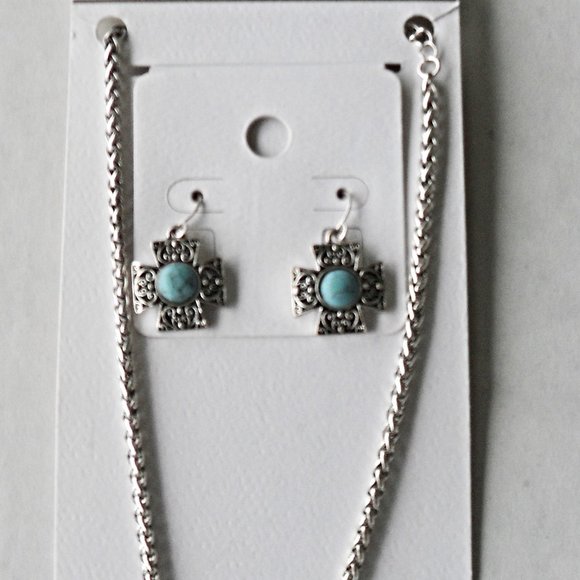 Faux Turquoise Antique Silver Plated Necklace Set - Picture 6 of 7